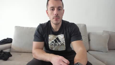 Snapshot of roberto4ever chatting on February 25, 12:45 pm roberto4ever online show from February 25, 12:45 pm