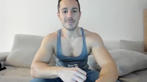 Snapshot of roberto4ever chatting on March 3, 12:16 pm roberto4ever online show from March 3, 12:16 pm