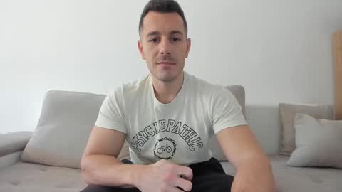 Snapshot of roberto4ever chatting on March 5, 10:22 am roberto4ever online show from March 5, 10:22 am