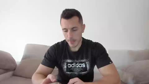 Snapshot of roberto4ever chatting on March 6, 12:41 pm roberto4ever online show from March 6, 12:41 pm