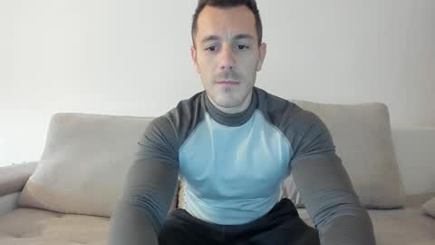 Snapshot of roberto4ever chatting on March 12, 10:16 am roberto4ever online show from March 12, 10:16 am