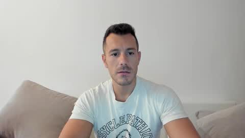 Snapshot of roberto4ever chatting on September 15, 5:07 am roberto4ever online show from September 15, 5:07 am