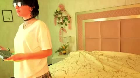 Snapshot of robinbennett chatting on October 16, 12:06 pm robin D online show from October 16, 12:06 pm