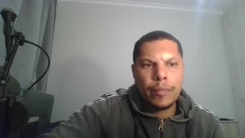 robinidessundercover34 online show from July 5, 1:34 am