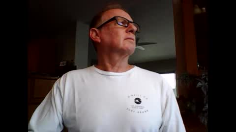 robo0000 online show from December 3, 9:24 pm