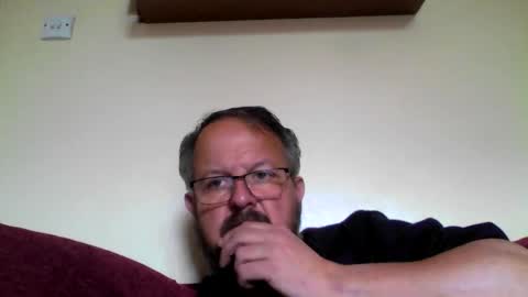 Snapshot of robxx32 chatting on April 16, 11:00 am robxx32 online show from April 16, 11:00 am