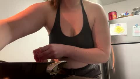 Snapshot of robyn6869 chatting on February 1, 2:24 pm robyn6869 online show from February 1, 2:24 pm