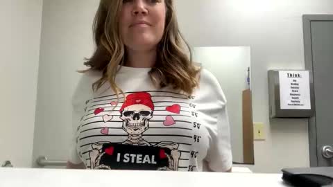 Snapshot of robyn6869 chatting on February 10, 2:19 am robyn6869 online show from February 10, 2:19 am