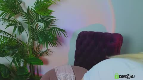rochelle_dolly online show from May 17, 4:03 pm