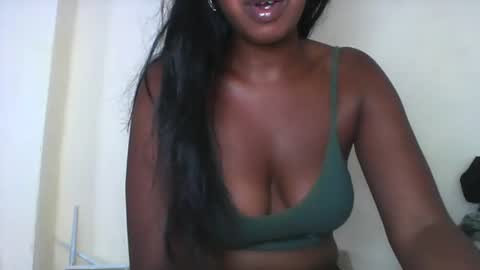 rochellinah online show from March 28, 2:05 pm