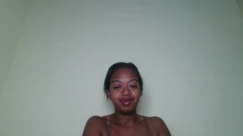 Snapshot of rochellinah chatting on May 4, 1:45 am rochellinah online show from May 4, 1:45 am
