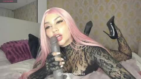 Samantha Estephania  online show from May 12, 7:05 am