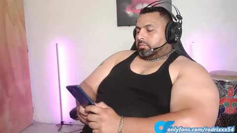 Snapshot of rodrixxx54 chatting on December 10, 2:38 am rodrixxx54 online show from December 10, 2:38 am