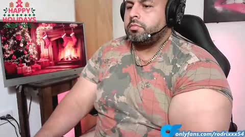Snapshot of rodrixxx54 chatting on December 22, 12:50 am rodrixxx54 online show from December 22, 12:50 am