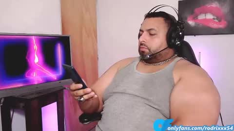 Snapshot of rodrixxx54 chatting on February 4, 8:06 pm rodrixxx54 online show from February 4, 8:06 pm