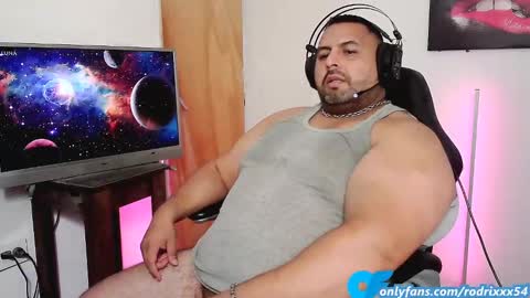 Snapshot of rodrixxx54 chatting on February 11, 11:54 pm rodrixxx54 online show from February 11, 11:54 pm