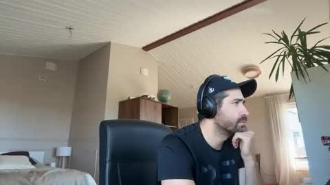 Snapshot of rogersterling11 chatting on May 8, 9:36 am Roger Sterling online show from May 8, 9:36 am