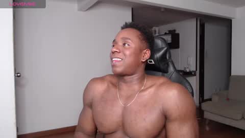 Snapshot of rogger_physique chatting on January 22, 4:55 am Rogger online show from January 22, 4:55 am