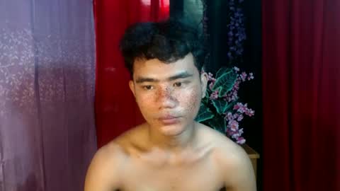 roianboyyy online show from June 27, 11:43 pm