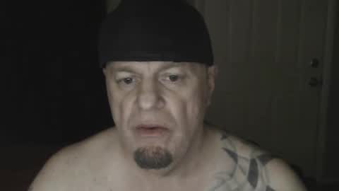 Snapshot of roinaz chatting on December 9, 3:40 am roinaz online show from December 9, 3:40 am