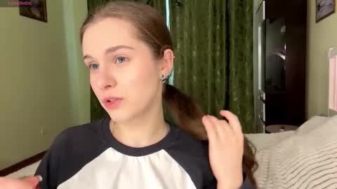 Mia online show from February 8, 10:40 am