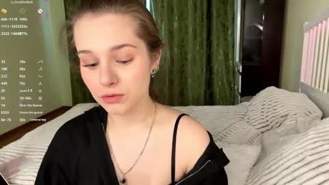 Mia online show from February 12, 9:15 am