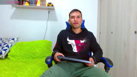 Snapshot of rolos_hot32 chatting on September 22, 11:29 pm rolos_hot32 online show from September 22, 11:29 pm