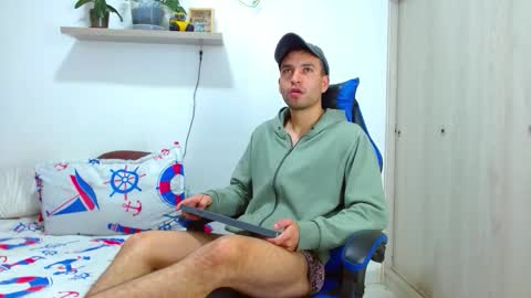 rolos_hot32 online show from October 9, 2:59 pm