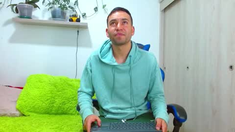 rolos_hot32 online show from January 8, 2:41 pm