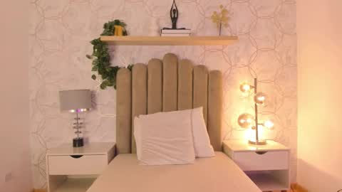 Snapshot of roma_love_ chatting on December 4, 11:41 am   online show from December 4, 11:41 am