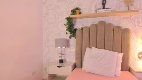 Snapshot of roma_love_ chatting on December 5, 11:27 am   online show from December 5, 11:27 am