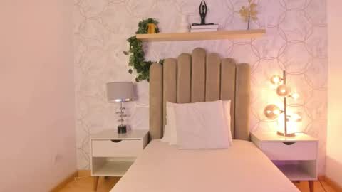 Snapshot of roma_love_ chatting on December 6, 1:00 pm   online show from December 6, 1:00 pm