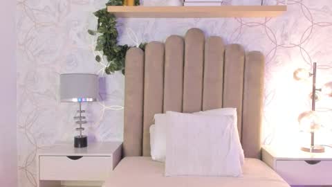 Snapshot of roma_love_ chatting on December 7, 11:40 am   online show from December 7, 11:40 am