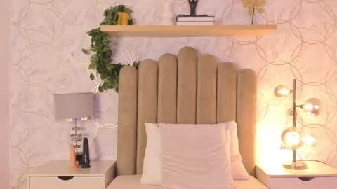 Snapshot of roma_love_ chatting on December 8, 12:19 pm   online show from December 8, 12:19 pm