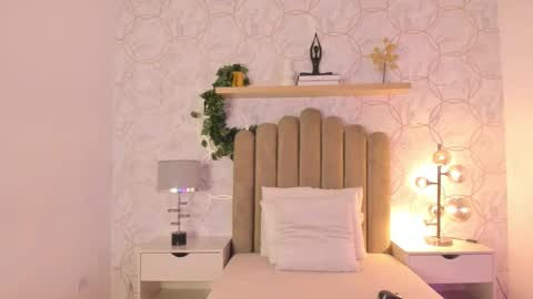 Snapshot of roma_love_ chatting on December 10, 1:00 pm   online show from December 10, 1:00 pm