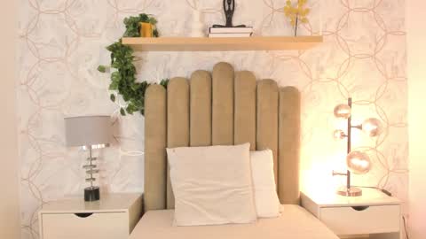 Snapshot of roma_love_ chatting on December 19, 1:07 pm   online show from December 19, 1:07 pm