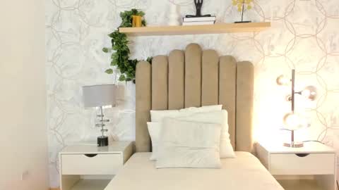 Snapshot of roma_love_ chatting on December 29, 12:01 pm   online show from December 29, 12:01 pm