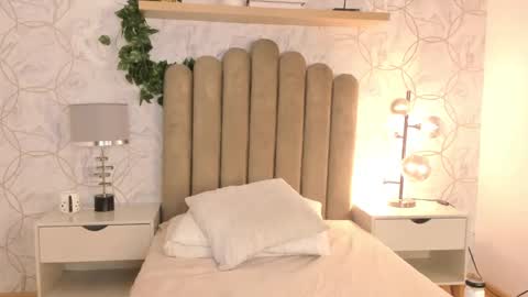 Snapshot of roma_love_ chatting on December 31, 2:47 pm   online show from December 31, 2:47 pm