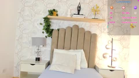 Snapshot of roma_love_ chatting on January 3, 11:25 am   online show from January 3, 11:25 am