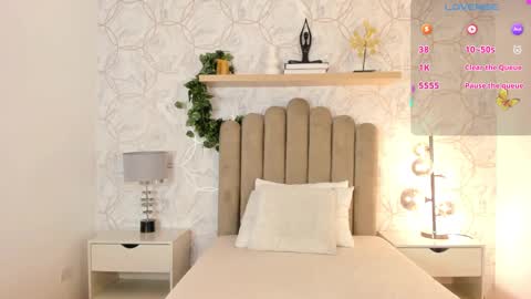 Snapshot of roma_love_ chatting on January 4, 11:33 am   online show from January 4, 11:33 am