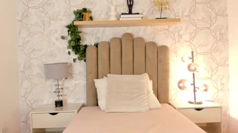 Snapshot of roma_love_ chatting on January 6, 11:29 am   online show from January 6, 11:29 am