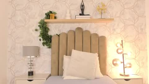 Snapshot of roma_love_ chatting on January 15, 11:43 am   online show from January 15, 11:43 am