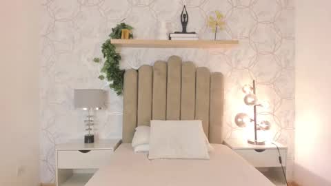 Snapshot of roma_love_ chatting on February 19, 11:49 am   online show from February 19, 11:49 am