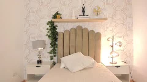 Snapshot of roma_love_ chatting on February 24, 11:21 am   online show from February 24, 11:21 am