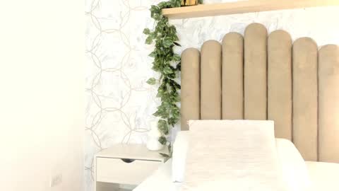 Snapshot of roma_love_ chatting on March 1, 11:28 am   online show from March 1, 11:28 am