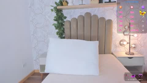 Snapshot of roma_love_ chatting on September 21, 11:45 am   online show from September 21, 11:45 am