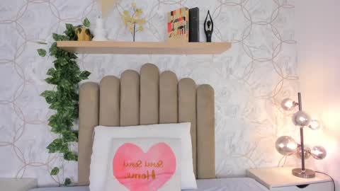 Snapshot of roma_love_ chatting on October 2, 12:01 pm   online show from October 2, 12:01 pm