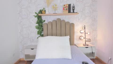 Snapshot of roma_love_ chatting on October 8, 11:52 am   online show from October 8, 11:52 am