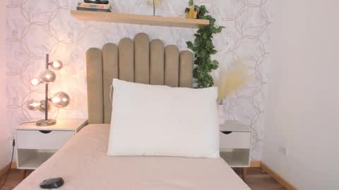 Snapshot of roma_love_ chatting on October 23, 12:15 pm   online show from October 23, 12:15 pm