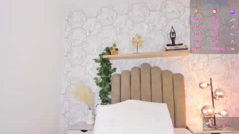 Snapshot of roma_love_ chatting on October 24, 12:34 pm   online show from October 24, 12:34 pm